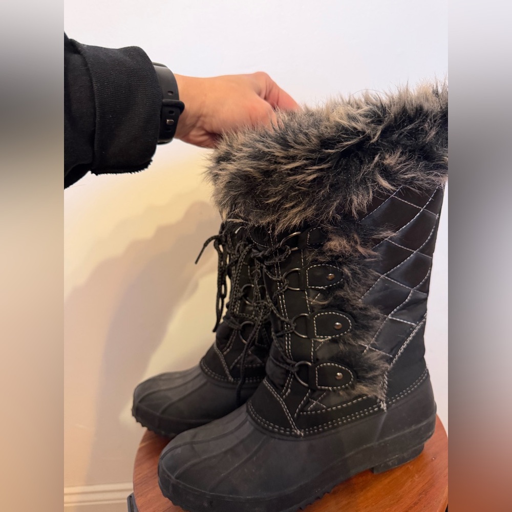 Khombu Black Quilted Fur Winter Boots